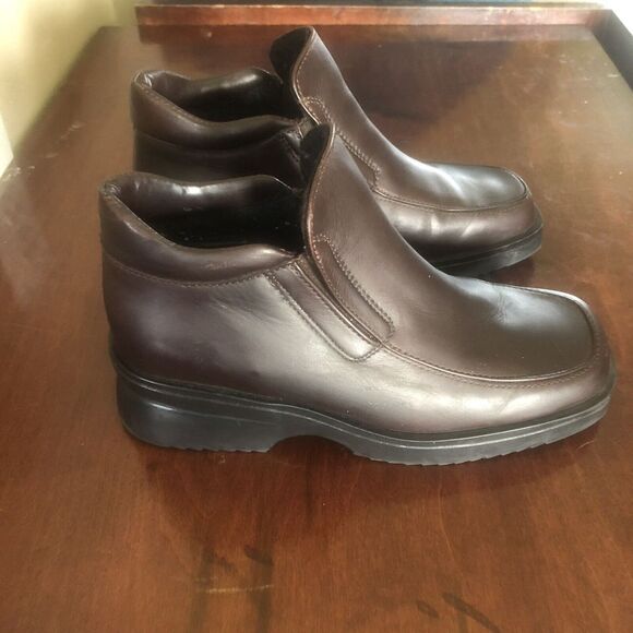 Women's L.L. Bean Brown Slip On Dress Boots Sz 6 M. Square Toe Leather - Picture 3 of 6